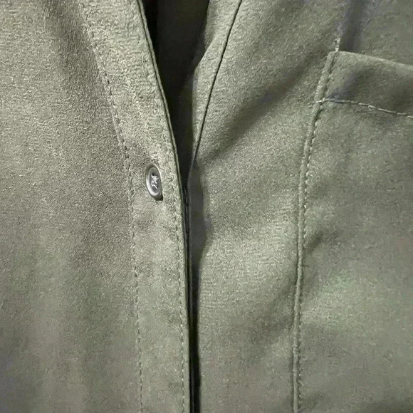 🟣Forever 21 Dark Green Long Sleeve Button-Down Shirt – Size Large - Picture 5 of 5
